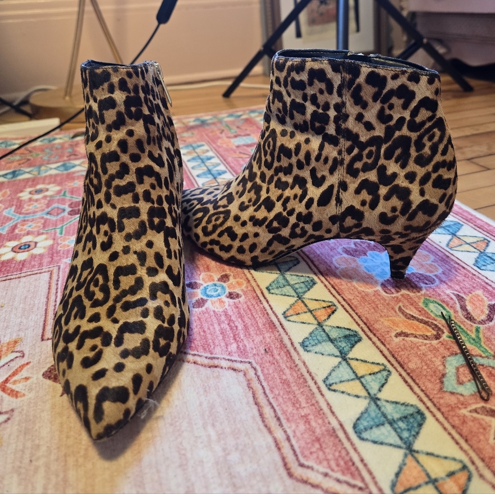 Sam Edelman Leopard Cow Hair Ankle Booties Size 8